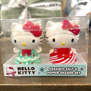 COPY - Hello kitty salt and pepper shakers